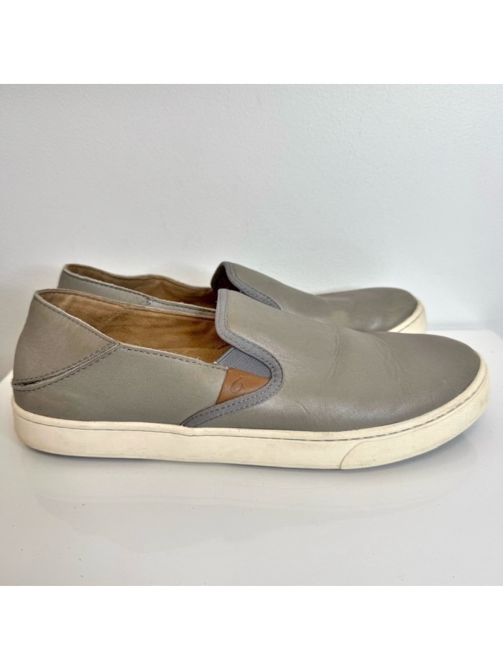 Olukai Taupe Gray Leather Pehuea Slip On Sneaker Women’s Size 10 Comfort Loafer
